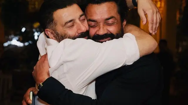बॉबी देओल बड़े भाई Sunny Deol को father figure की तरह मानते हैं; खुद को ‘भाग्यशाली’ मानते हैं