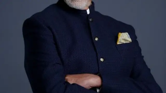 अमिताभ बच्चन से लेकर शाहरुख खान तक, इन सितारों की पहली सैलरी थी सबसे कम
