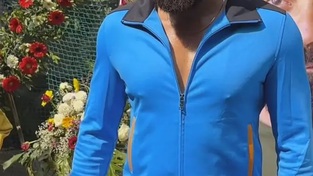 Shocking! सेल्फी लेते लेते फैन ने बॉबी देओल को किया किस, फिर क्या हुआ….? ये था लॉर्ड बॉबी का रिएक्शन