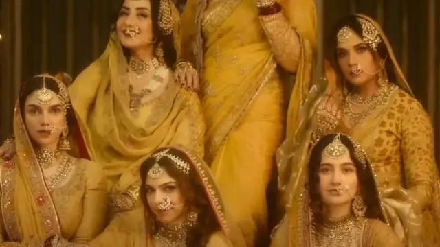 Heera mandi First Look- संजय लीला भंसाली का जुनूनी प्रोजेक्ट, 2024 इस में खुलेंगे हीरामंडी के दरवाजे!