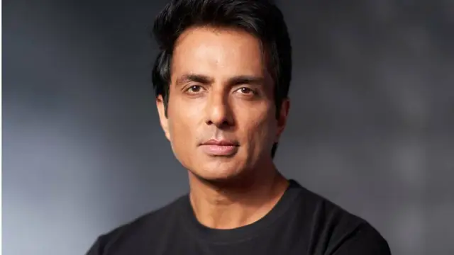 वायरल हुआ Sonu Sood का ट्वीट, मांगी Shahrukh Khan से फिल्म ‘पठान’ के हिट होने की पार्टी