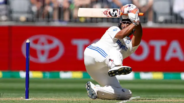 IND vs AUS 1st Test: पर्थ टेस्ट में ऑस्ट्रेलियाई गेंदबाजों का कहर, सिर्फ 150 पर टीम इंडिया ढेर; नितीश रेड्डी ने दिखाया दम