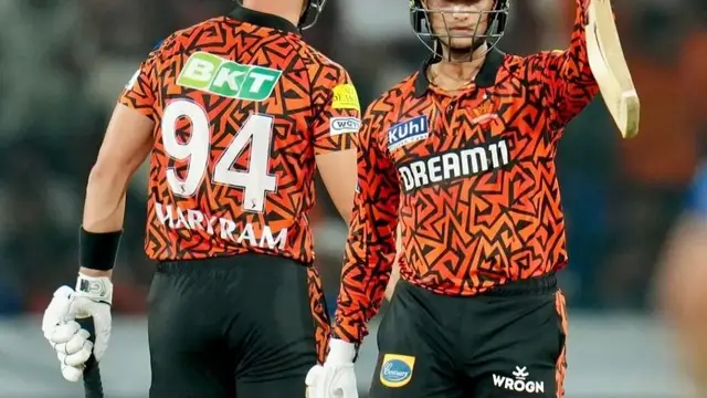 OMG! ताबड़तोड़ बैटिंग करने वाले अभिषेक शर्मा को क्यों दिया Yuvraj Singh ने चप्पल से पीटने की धमकी?