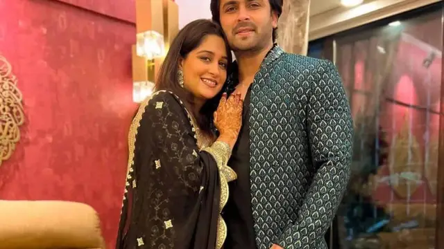 Dipika Kakar ने फ्लॉन्ट किया बेबी बंप, ब्लू ड्रेस में बेहद खूबसूरत दिखीं एक्ट्रेस