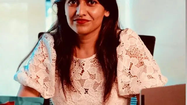 अमेरिका में लाखों की नौकरी को छोड़ लौटी भारत! बेची भुजिया, आज बना दी 100 करोड़ की कंपनी