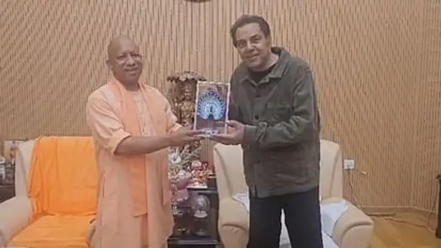 फिल्म स्टार धर्मेंद्र के साथ बेहद खुश नजर आए मुख्यमंत्री योगी, सीएम आवास पर हुई मुलाकात