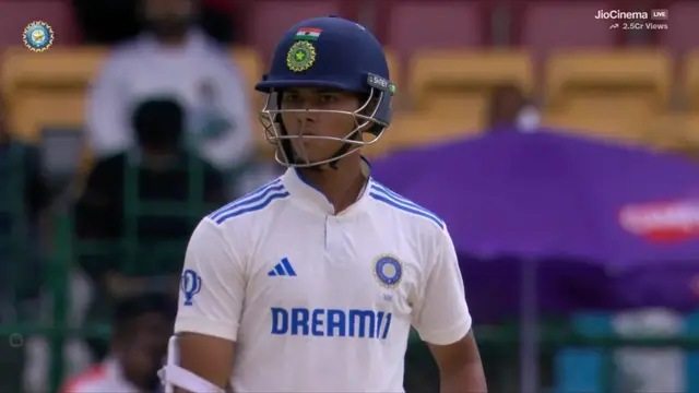 IND vs NZ : डेवोन कॉनवे ने एक हाथ से लपका अद्भुत कैच, सरफराज खान शून्य पर OUT होकर हुए हैरान! Video वायरल