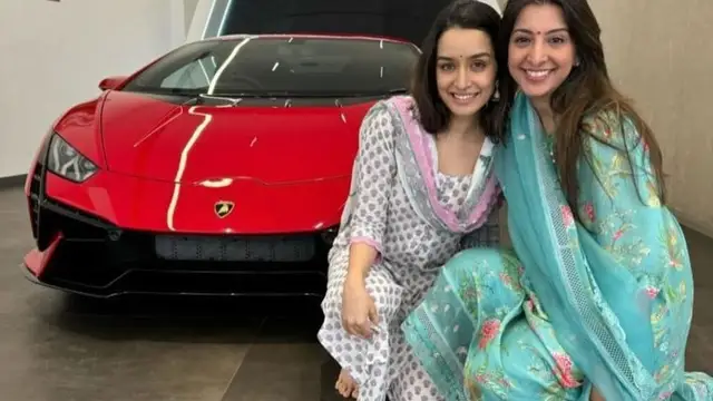 Shraddha Kapoor ने दशहरा के खास दिन पर खरीदी नई गाड़ी-लेम्बोर्गिनी ह्यूराकन टेक्निका, रकम सुन होजाएंगे आप हैरान