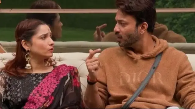 Bigg Boss 17: लड़ाई में विक्की ने रिपीट की अपनी मां की बात, अंकिता से बोले- मैं तेरेको छूट देता हूं ना..
