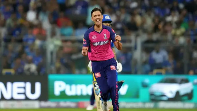 MI vs RR:  मुंबई इंडियंस की बल्लेबाजी लड़खड़ाई, तीसरा विकेट गिरा, ट्रेंट बोल्ट ने बिना खाता खोले को डेवाल्ड ब्रेविस भेजा पवेलियन