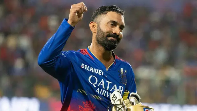 Dinesh Karthik IPL 2025 RCB Comeback: दिनेश कार्तिक की IPL में फिर वापसी, संन्यास लेने के 30 दिन बाद RCB टीम में मिली बड़ी जिम्मेदारी… इस अवतार में आएंगे नजर