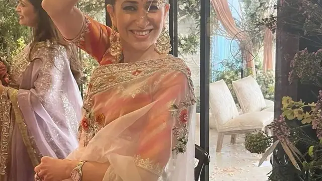 Karishma Kapoor अगले महीने मुंबई के बिजनेस मैन से करने जा रही हैं शादी ? 49 की उम्र में दुल्हन बनेंगी लोलो ?