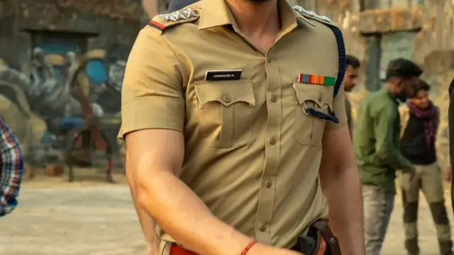 वायलेंट बेटे के बाद जिम्मेदार पुलिस ऑफिसर बनेंगे एक्टर Ranbir Kapoor, लुक की दिखी झलक