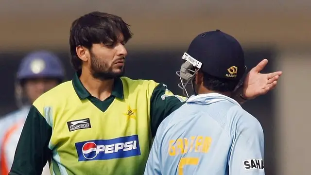 Ind Vs Pak: क्रिकेट के मैदान पर भारत और पाकिस्तान के बीच बड़ा विवाद, हाथापाई पर उतर जाते ये दो खिलाड़ी