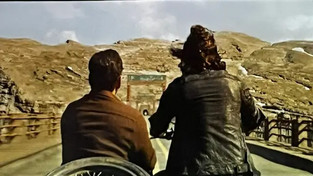 OMG! टाइगर 3 में सलमान और शाहरुख ने दोहराया फिल्म शोले का एपिक सीन, थिएटर में बैठे लोगों को आई जय और वीरु की याद, जमकर मारी सीटी