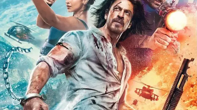 <strong>रिलीज़ से पहले ही ‘पठान’ मूवी हुई लीक, फ़िल्म मेकर्स को लगा करारा झटका</strong>