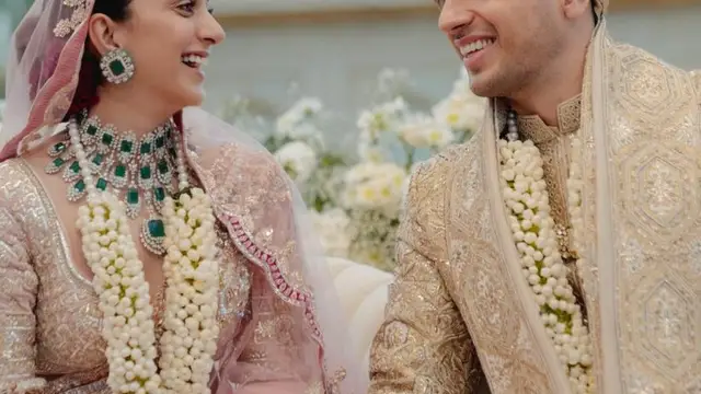Sidharth Kiara शादी के बाद पहली बार हुए स्पॉट, कपल की केमिस्ट्री पर फैंस हुए फिदा