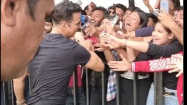 जब अक्षय कुमार को भारी पड़ा था फैन से हाथ मिलाना, बोले- उसने हाथ में ब्लेड लगा रखा था और फिर..
