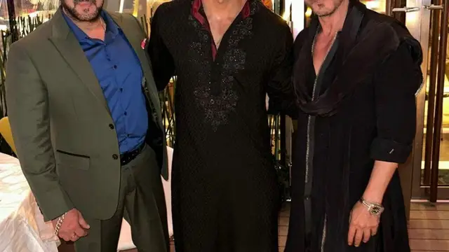 Shah Rukh Khan और Salman Khan दिखे एक साथ, फोटोज़ हुईं वायरल
