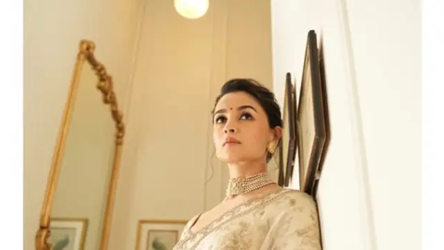 69वें राष्ट्रीय फिल्म पुरस्कार में शादी की साड़ी दोबारा पहनने पर Alia Bhatt ने कहा, स्पेशल दिन के लिए स्पेशल साड़ी पहनना जरूरी होती है