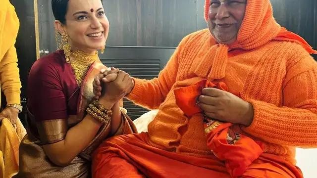 अयोध्या में राममय हुईं कंगना: जगद्गुरू रामभद्राचार्य से की मुलाकात, बोलीं- आज पूरा देश भावुक है, तस्वीरें
