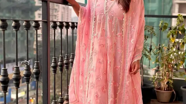 इस गंभीर बीमारी ने Hina Khan के रोजा रखने में डाली खलल, पोस्ट ने बढ़ाई Fans की चिंता