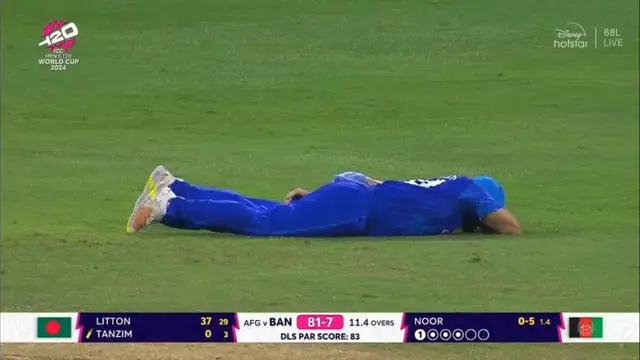 “ड्रामा ही ड्रामा” कोच ने किया इशारा तो बीच मैदान में गिर गया खिलाड़ी, VIDEO देख समझें क्या है पूरा मामला