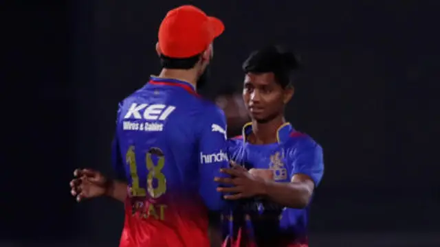 IPL 2024: ‘किंग’ कोहली की सुरक्षा में हुई थीं बड़ी चूक… सवाई मानसिंह स्टेडियम में फिर घुसा फैन, विराट को लगाया गले